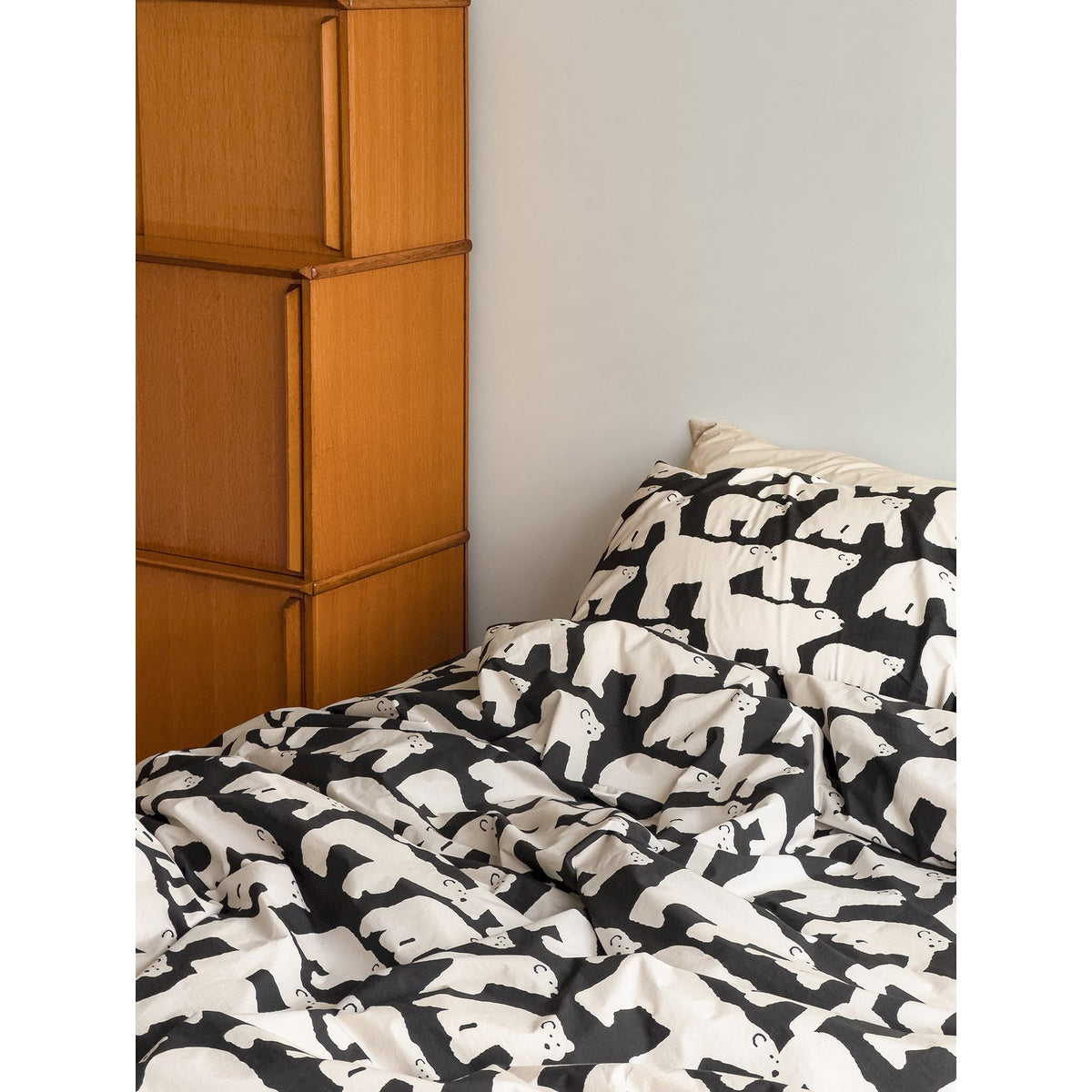 HOOK | POLAR BEARS  BLACK SUMMER COMFORTER