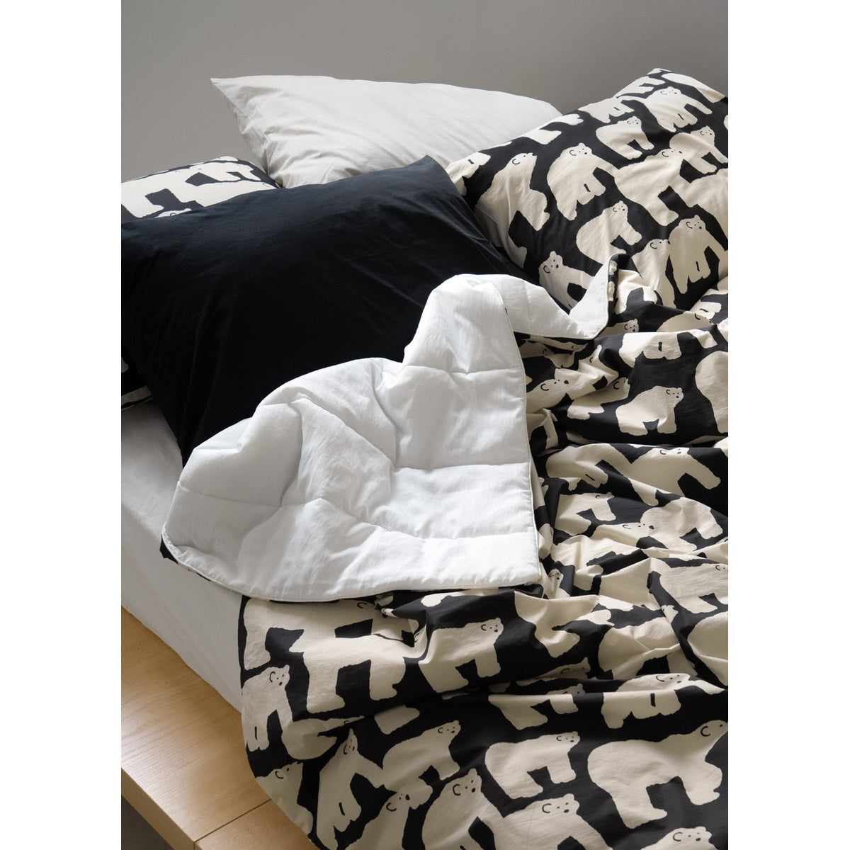 HOOK | POLAR BEAR PILLOW CASE - BLACK