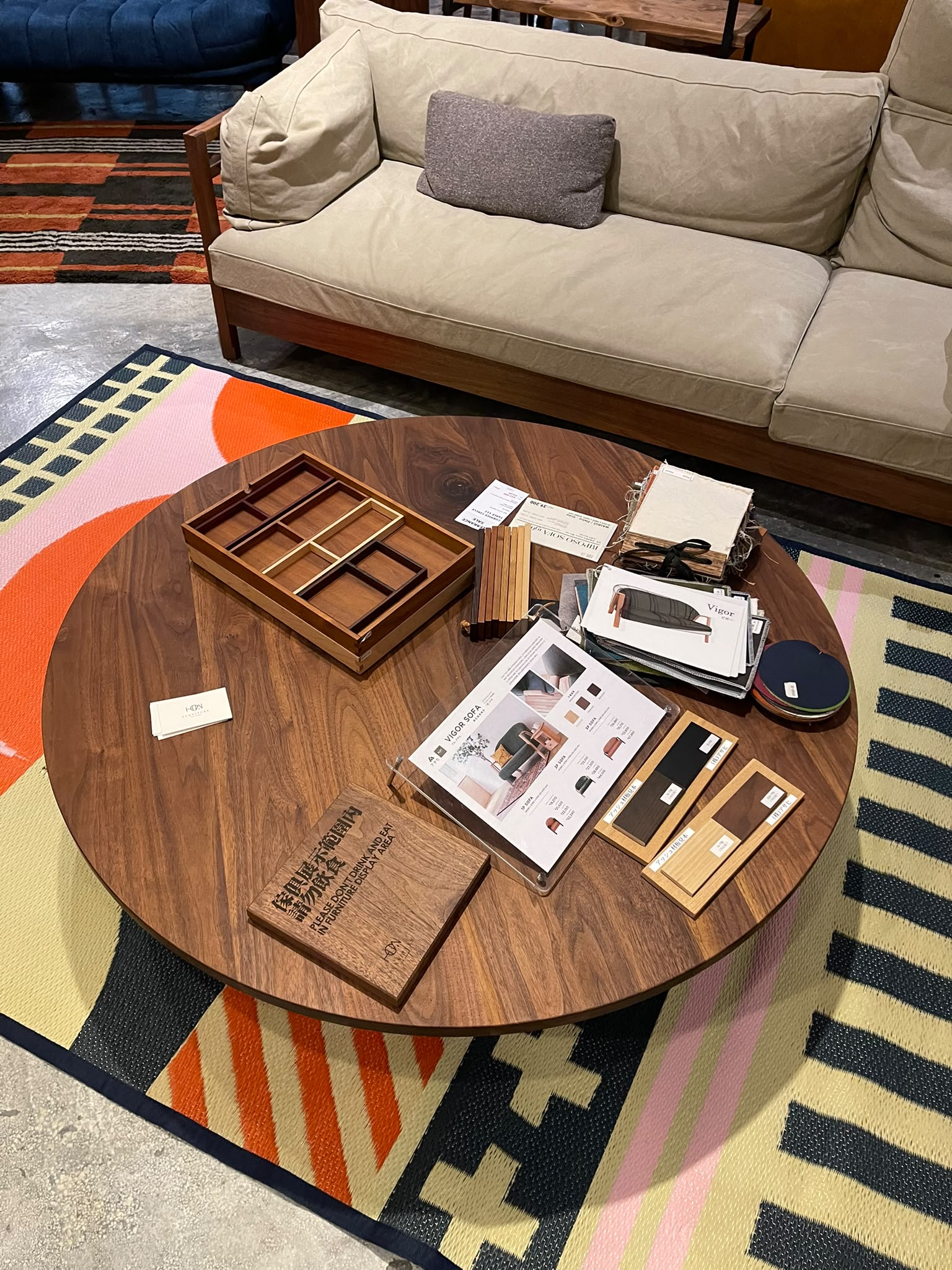 Clearance Sale - CORNICE CIRCLE TABLE 112 / WALNUT  (K11)