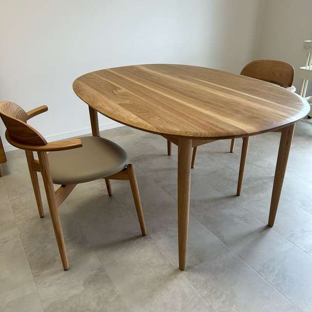 YU UC2-B DINING CHAIR