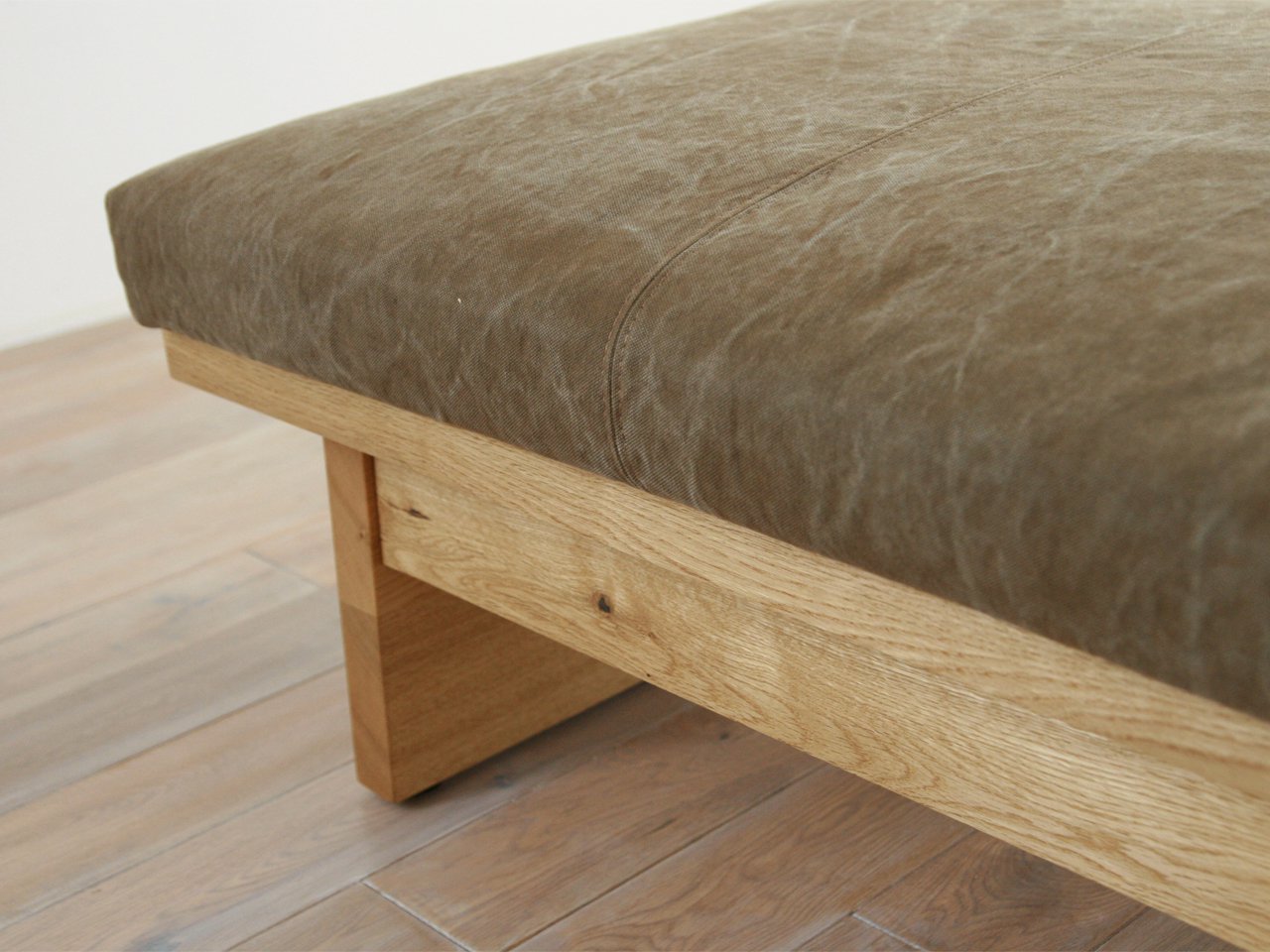 FREX WOOD OTTOMAN 084