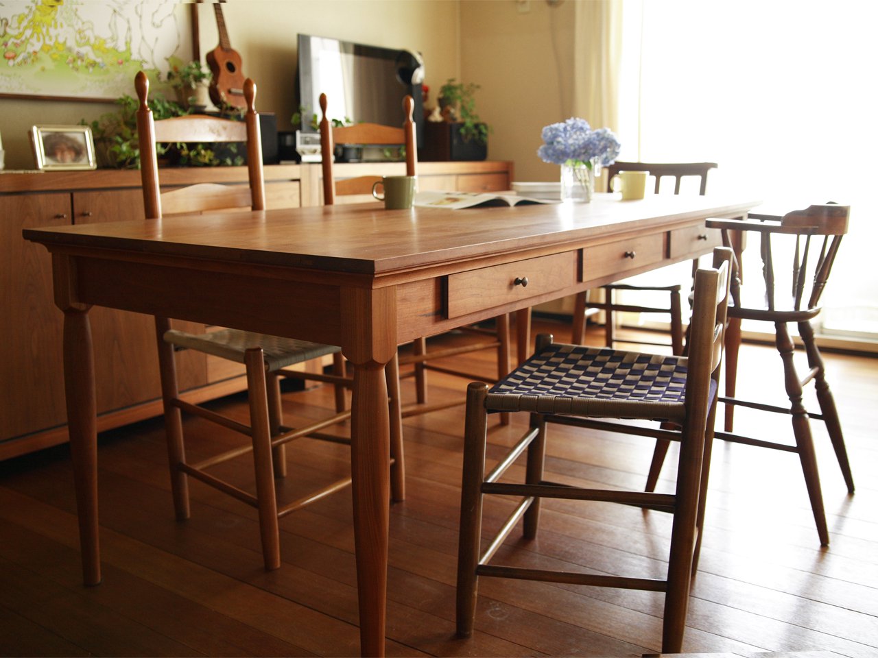 SHIRLEY DINING TABLE