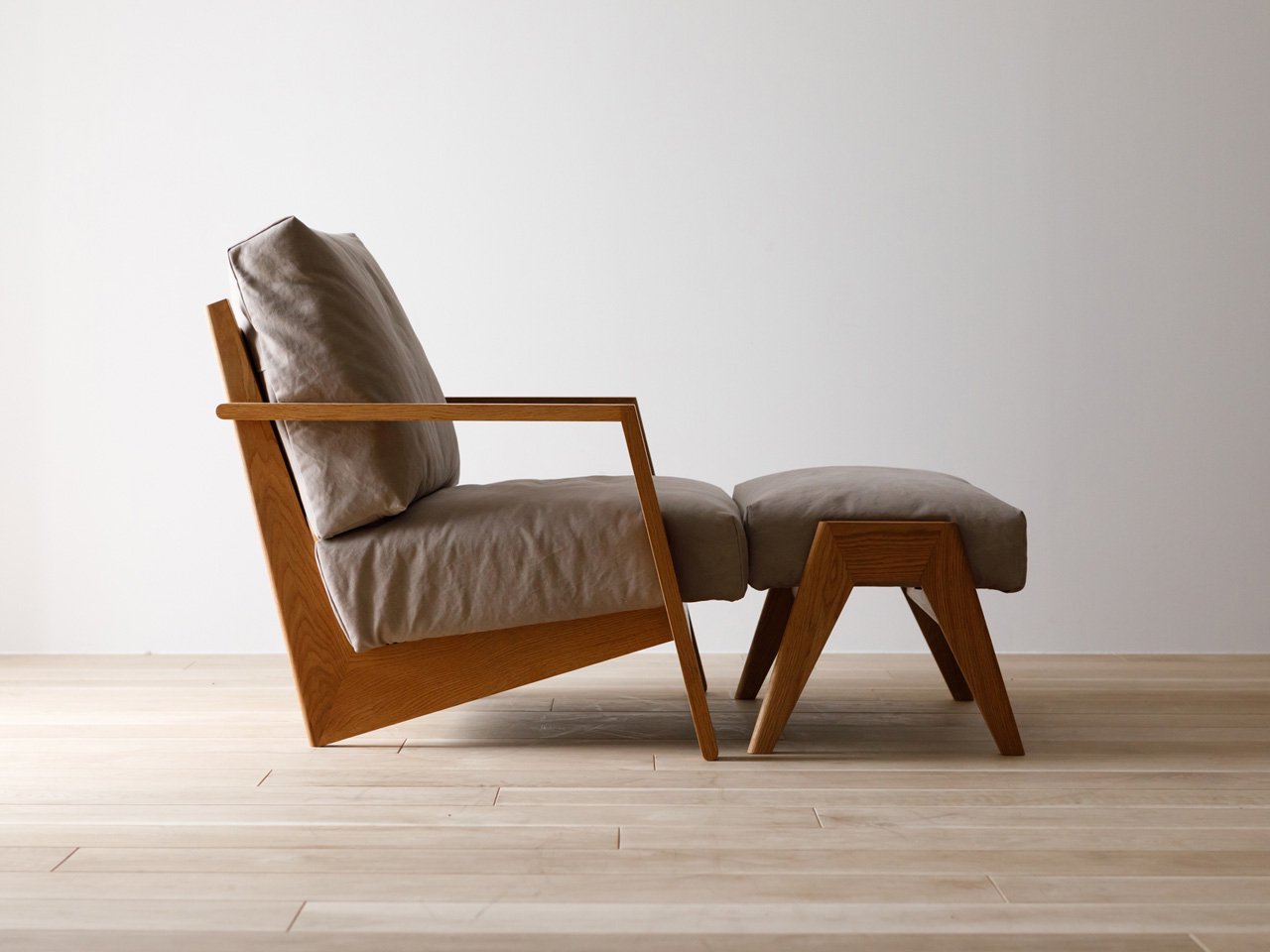 SERIO EASY CHAIR