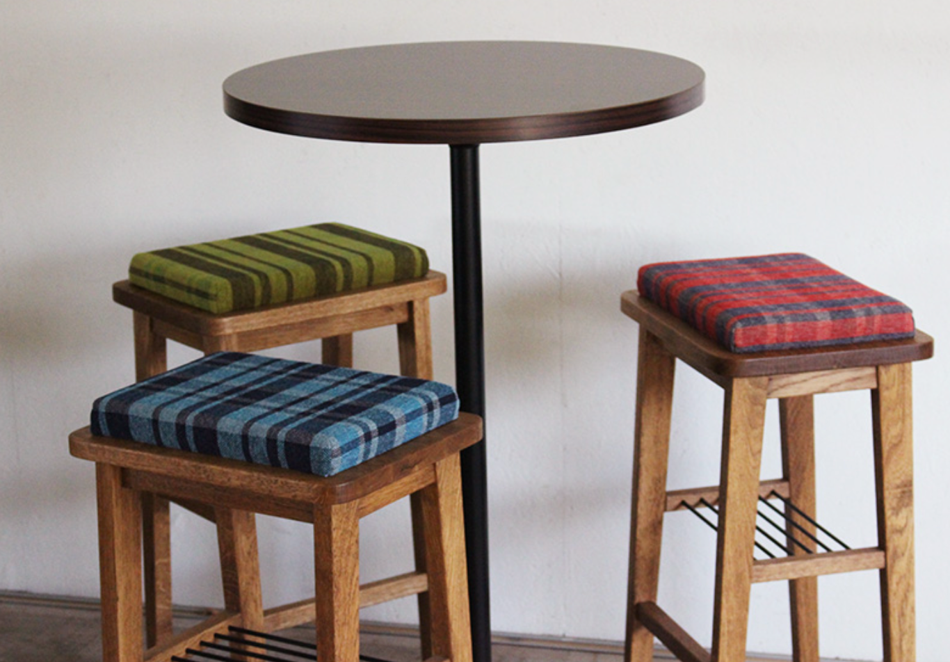 PUT HIGH STOOL /  CUSHION