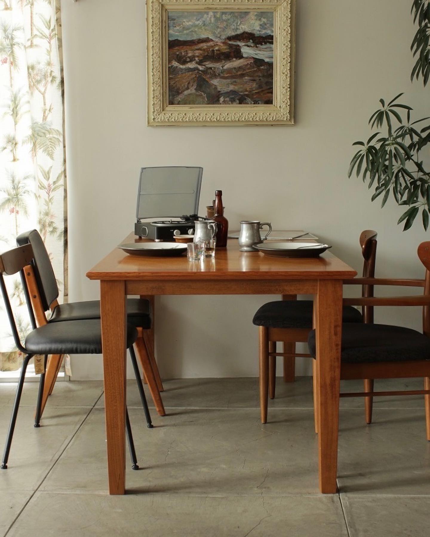 WARNER DINING TABLE ( HERRINGBONE / STANDARD )