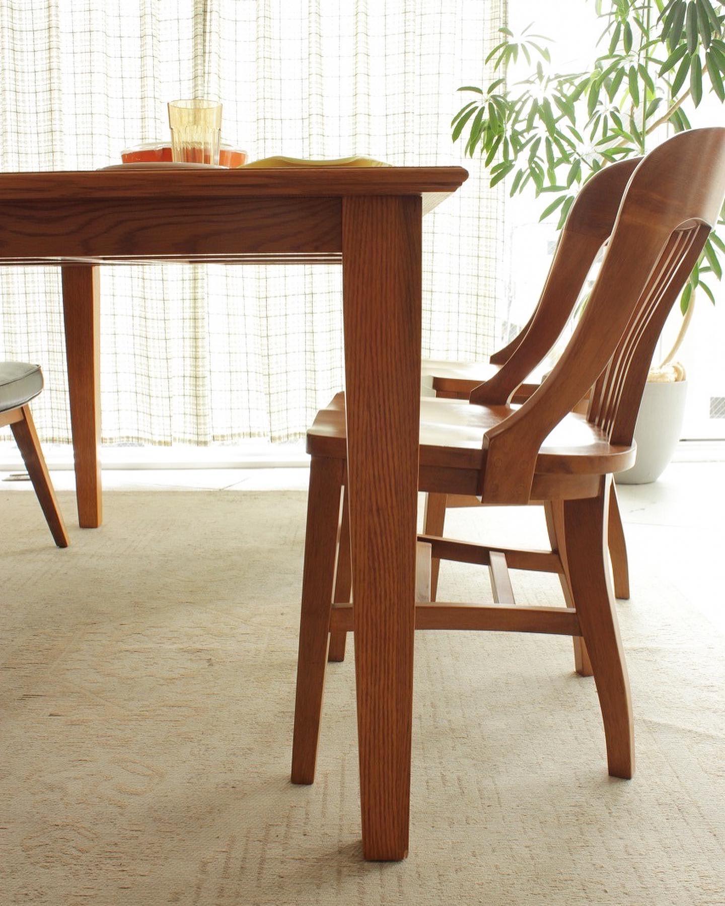 WARNER DINING TABLE ( HERRINGBONE / STANDARD )