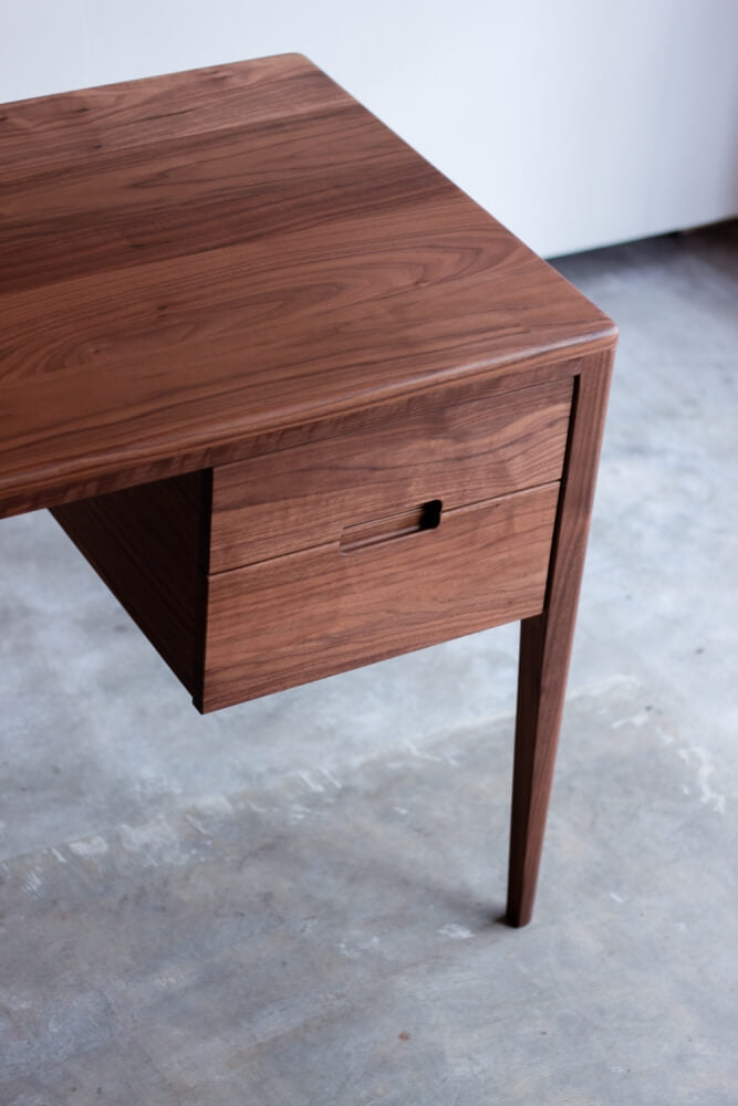 KIVA DESK (11 - 14) (WALNUT/PADOUK)