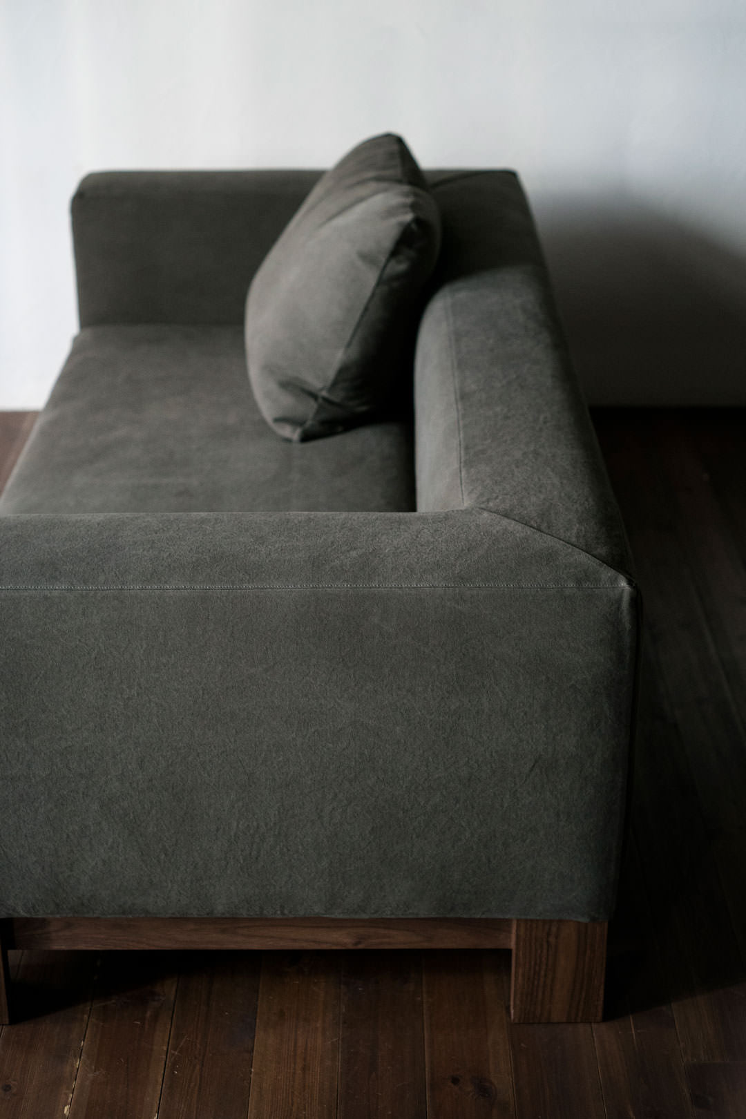 KOMORI SOFA (ARMLESS)