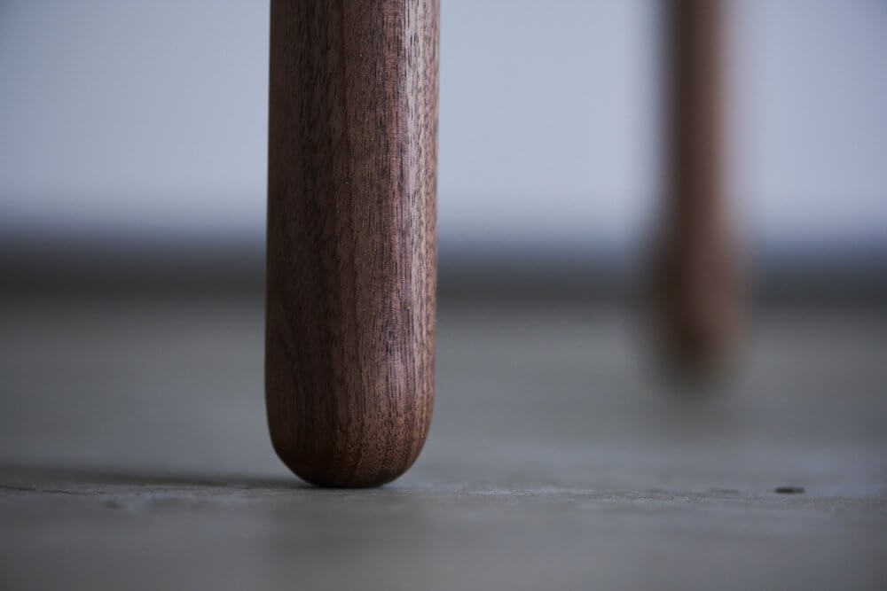 POLE CHAIR - WALNUT