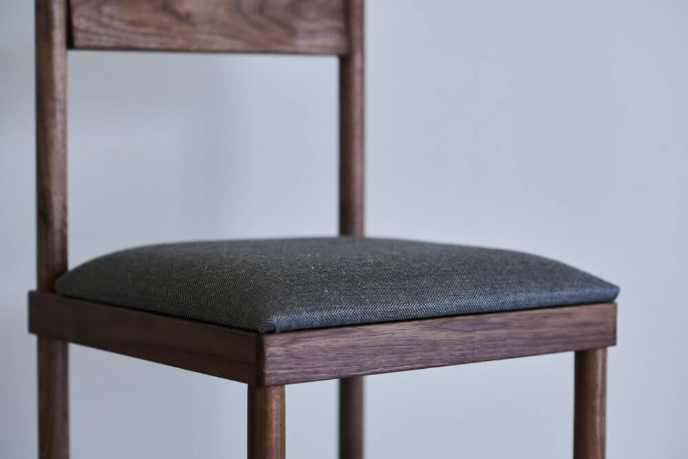 POLE CHAIR - WALNUT