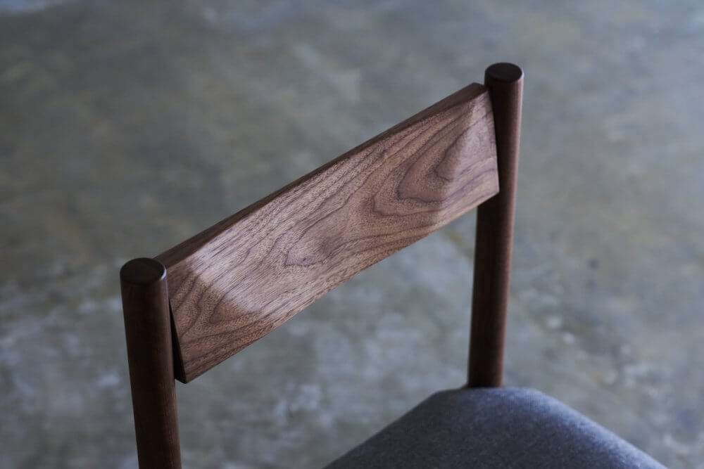 POLE CHAIR - WALNUT